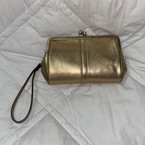 Like new VTG Coach Gold Metallic Leather Wristlet Coin Wallet Clutch Kiss Lock